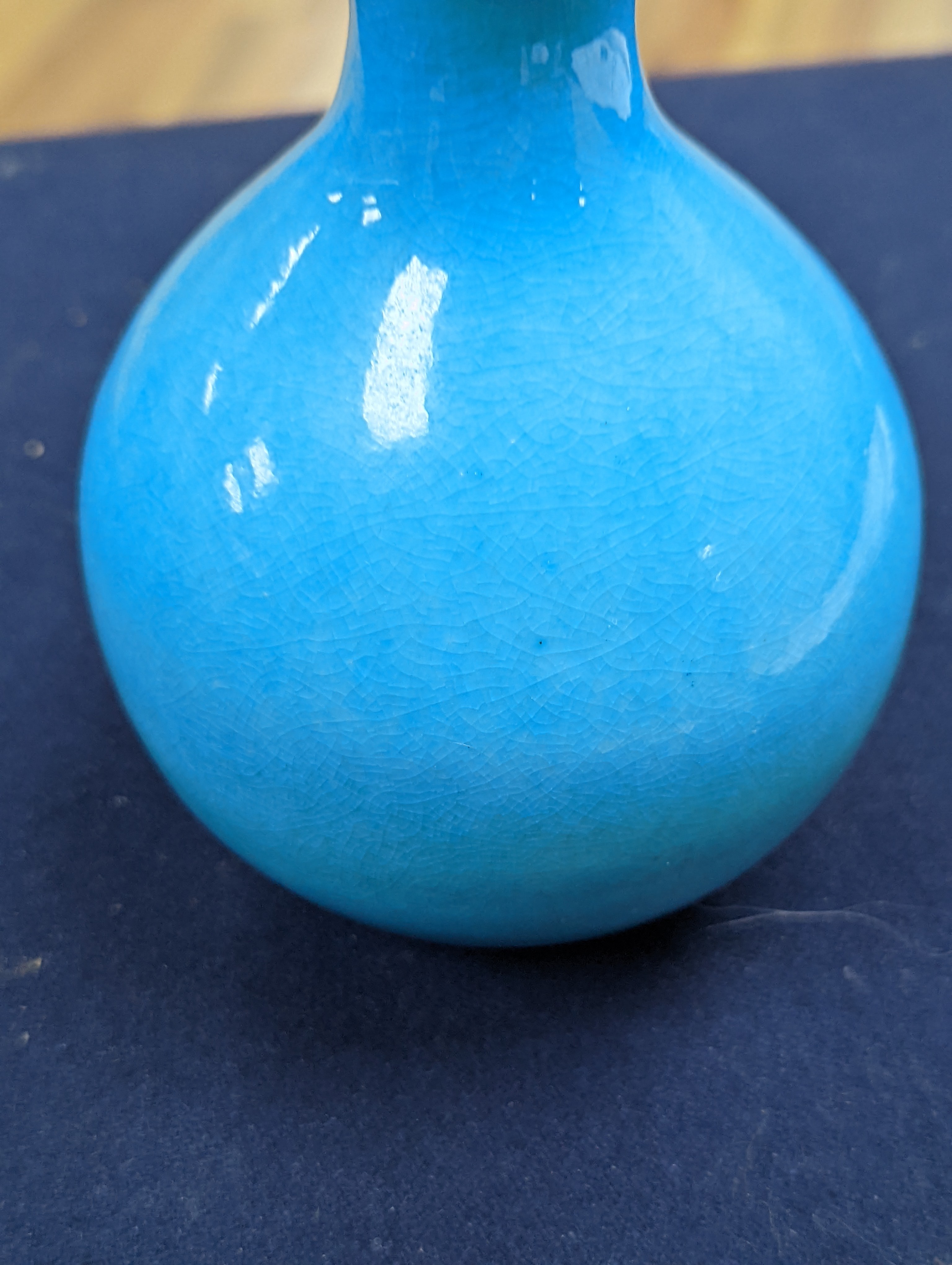 A Chinese turquoise crackle glazed double gourd vase 19cm